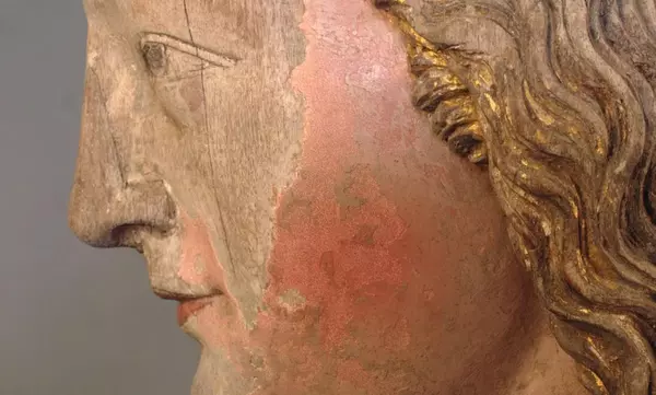 Kopf der Maria mit behutsam retuschierten Resten der Gesichtsfarbe