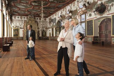 Schloss und Schlossgarten Weikersheim, Besucher im Rittersaal