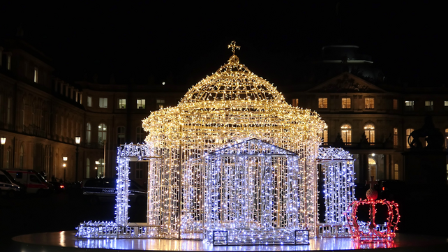 Lichtskulptur der Grabkapelle auf dem Württemberg auf dem Schlossplatz Stuttgart