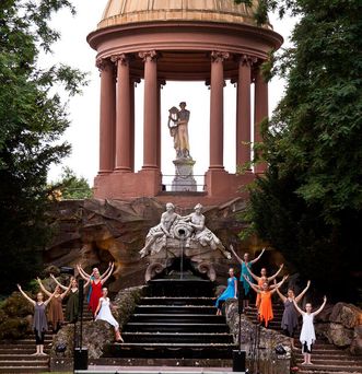 Schlossgarten Schwetzingen, Aufführung beim Apollotempel