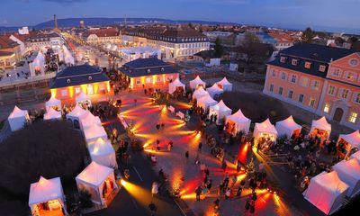 Schloss und Schlossgarten Schwetzingen, Weihnachtsmarkt von oben betrachtet