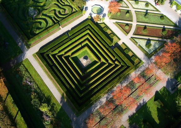 Monastère et Château de Salem, jardin du château, labyrinthe vu de dessus